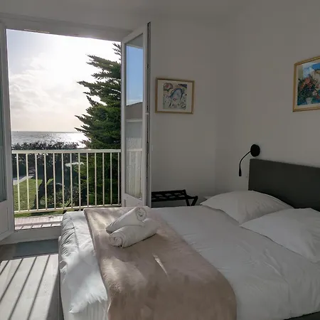 Vue A Deux Pas Du Sentier Cotier