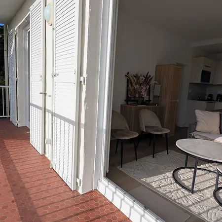 Vue A Deux Pas Du Sentier Cotier 波尔尼克