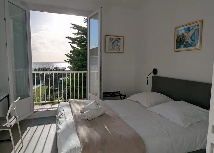 Vue A Deux Pas Du Sentier Cotier